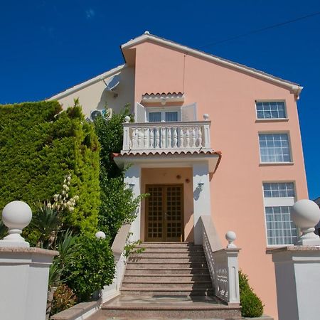 F• R• I• E• N• D• S• Bed & Breakfast โนวาลยา ภายนอก รูปภาพ