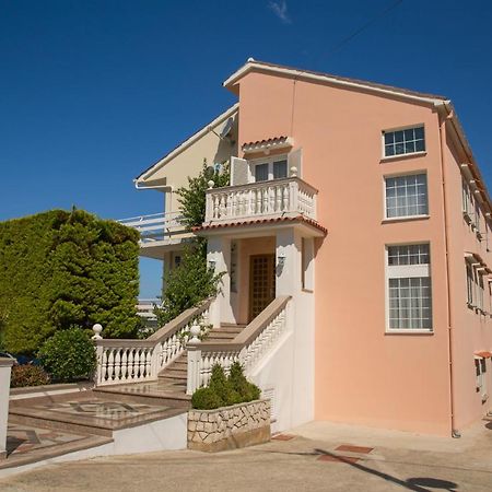 F• R• I• E• N• D• S• Bed & Breakfast โนวาลยา ภายนอก รูปภาพ