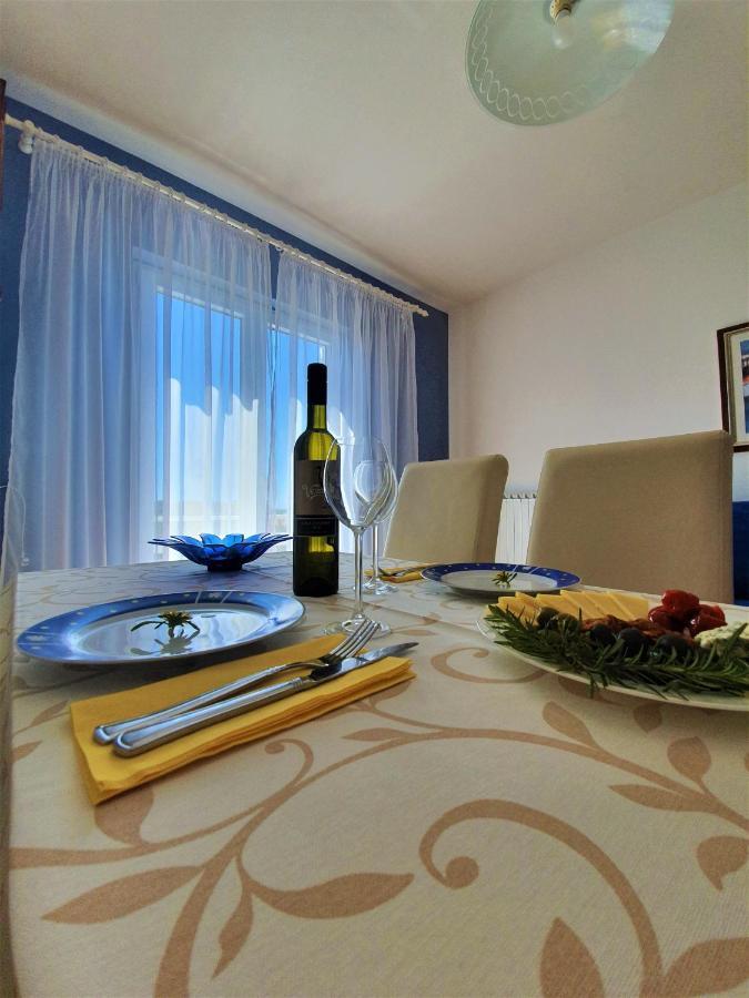 F• R• I• E• N• D• S• Bed & Breakfast โนวาลยา ภายนอก รูปภาพ