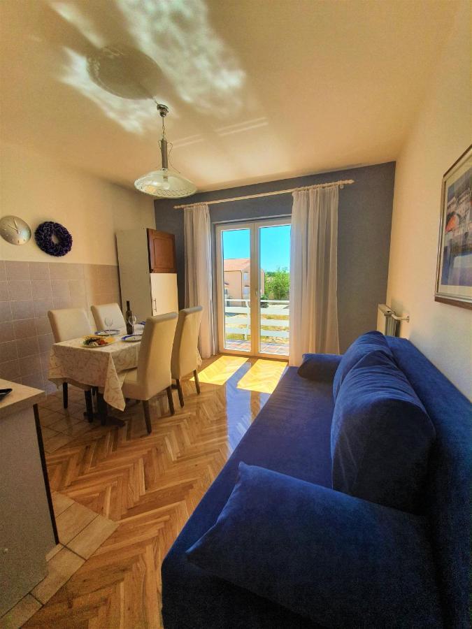 F• R• I• E• N• D• S• Bed & Breakfast โนวาลยา ภายนอก รูปภาพ