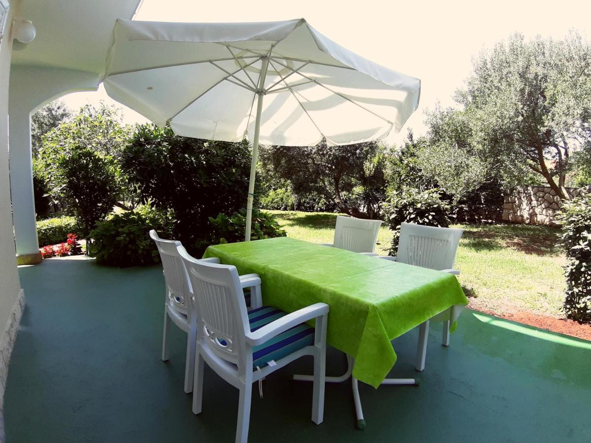 F• R• I• E• N• D• S• Bed & Breakfast โนวาลยา ภายนอก รูปภาพ