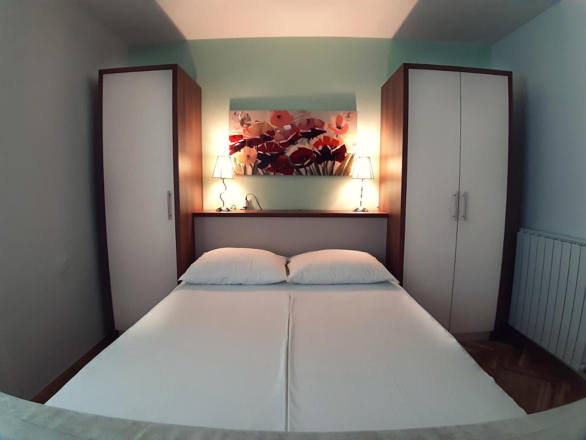 F• R• I• E• N• D• S• Bed & Breakfast โนวาลยา ภายนอก รูปภาพ