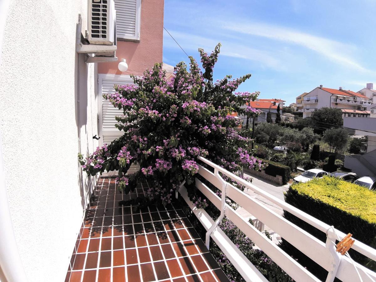 F• R• I• E• N• D• S• Bed & Breakfast โนวาลยา ภายนอก รูปภาพ