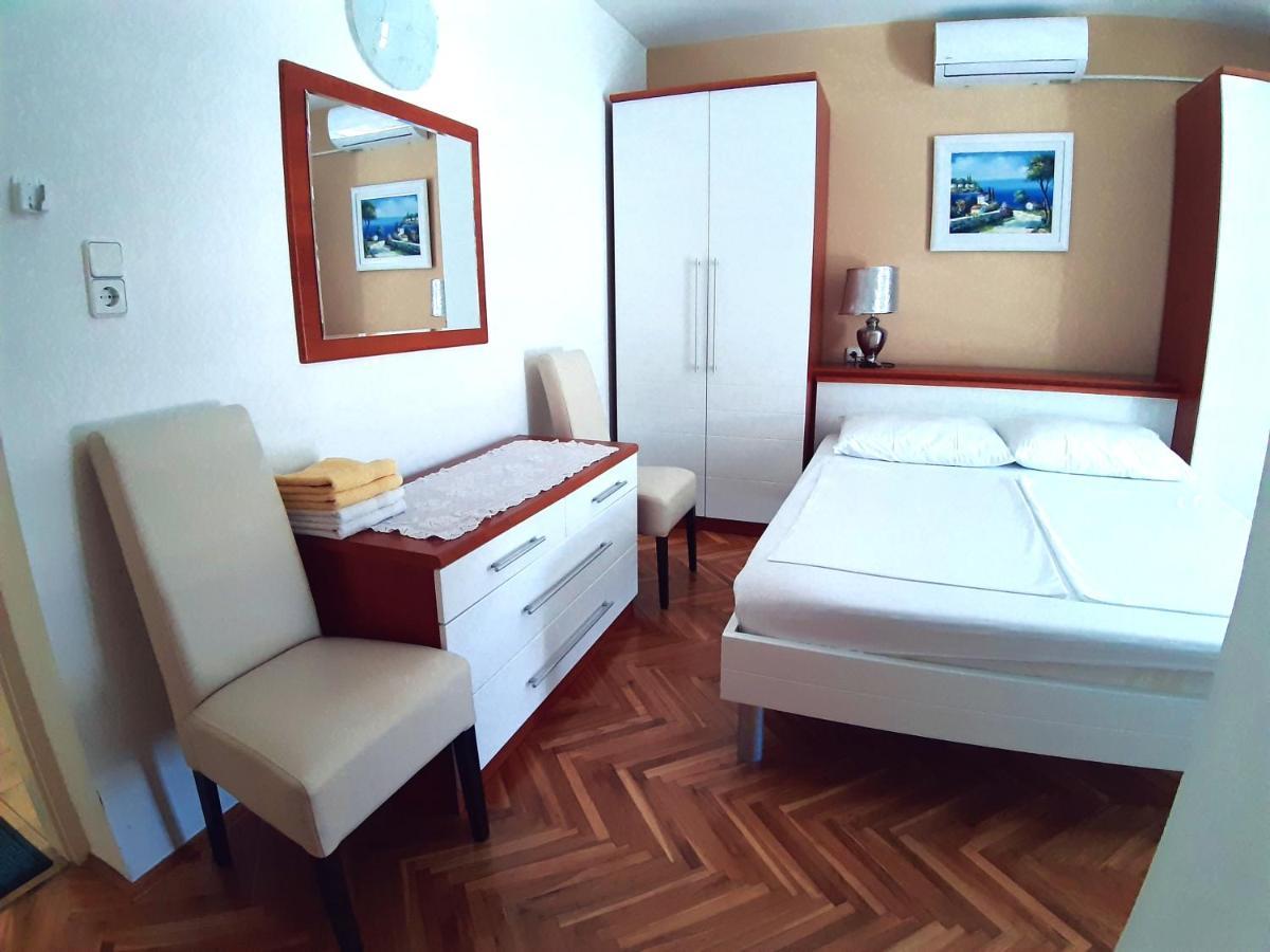 F• R• I• E• N• D• S• Bed & Breakfast โนวาลยา ภายนอก รูปภาพ