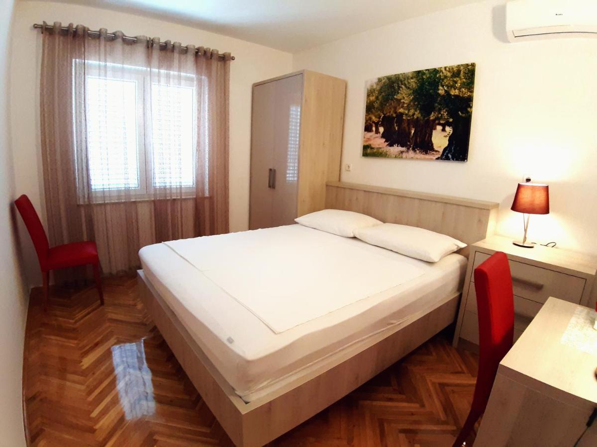 F• R• I• E• N• D• S• Bed & Breakfast โนวาลยา ภายนอก รูปภาพ