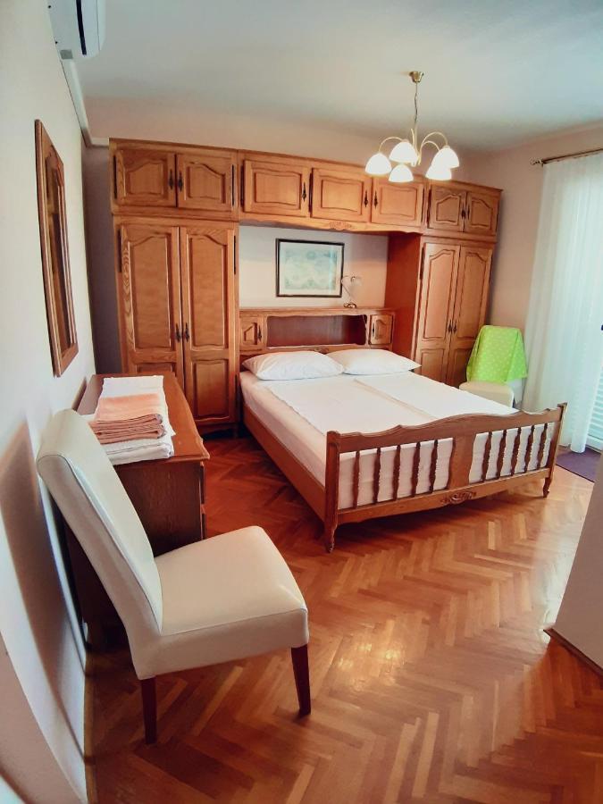 F• R• I• E• N• D• S• Bed & Breakfast โนวาลยา ภายนอก รูปภาพ