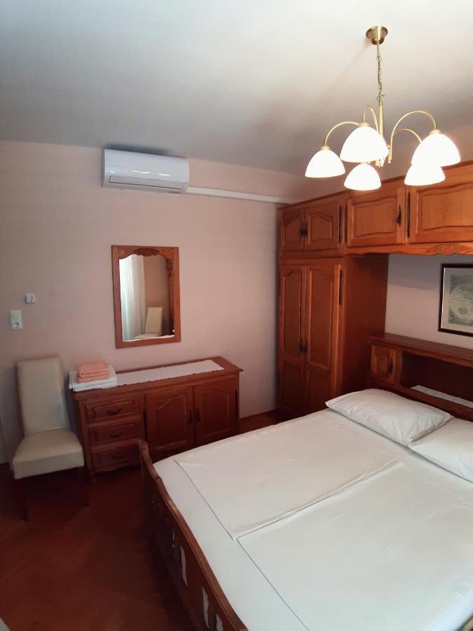 F• R• I• E• N• D• S• Bed & Breakfast โนวาลยา ภายนอก รูปภาพ