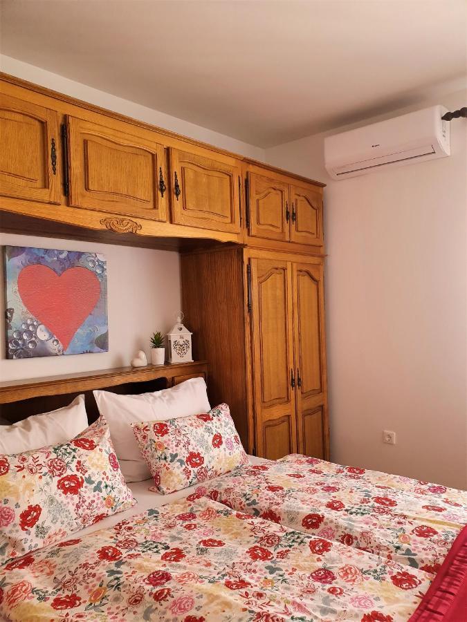 F• R• I• E• N• D• S• Bed & Breakfast โนวาลยา ภายนอก รูปภาพ