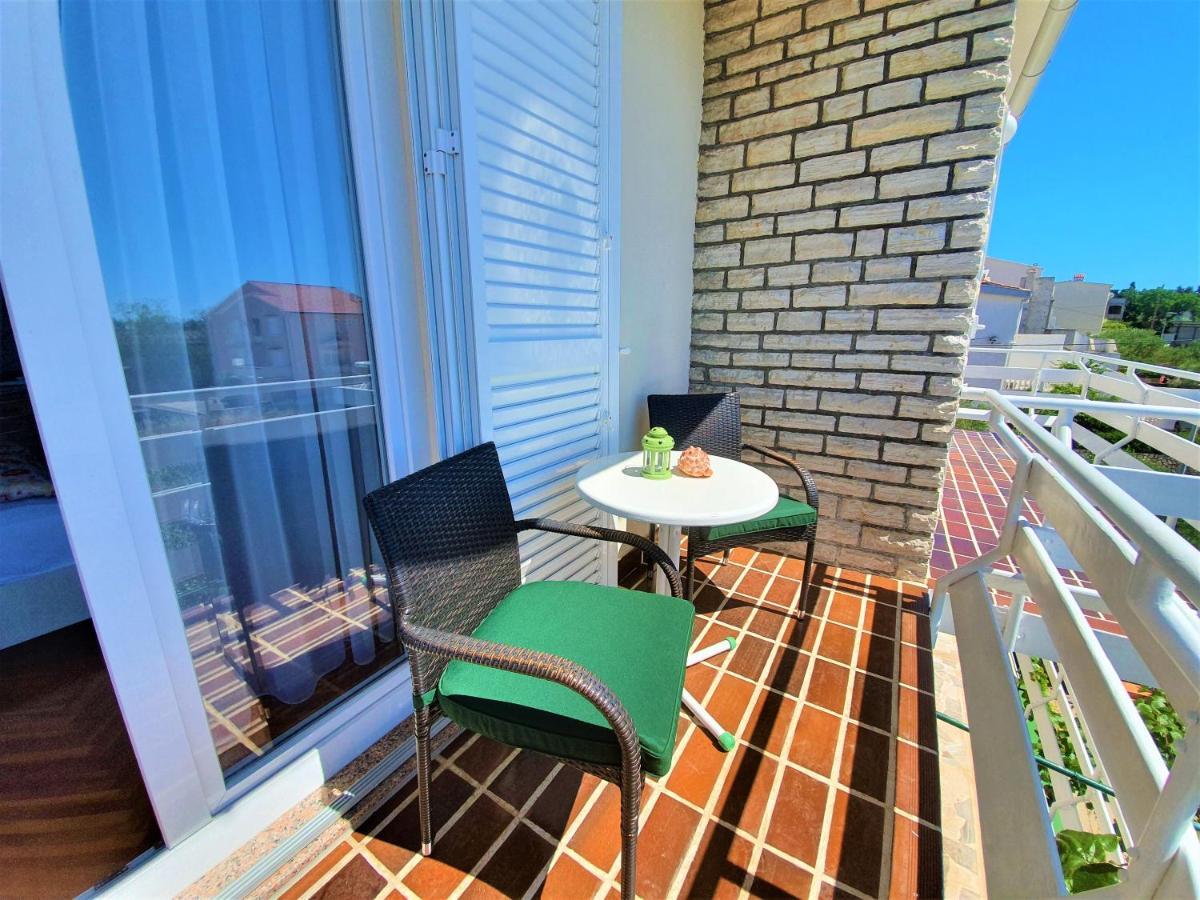 F• R• I• E• N• D• S• Bed & Breakfast โนวาลยา ภายนอก รูปภาพ