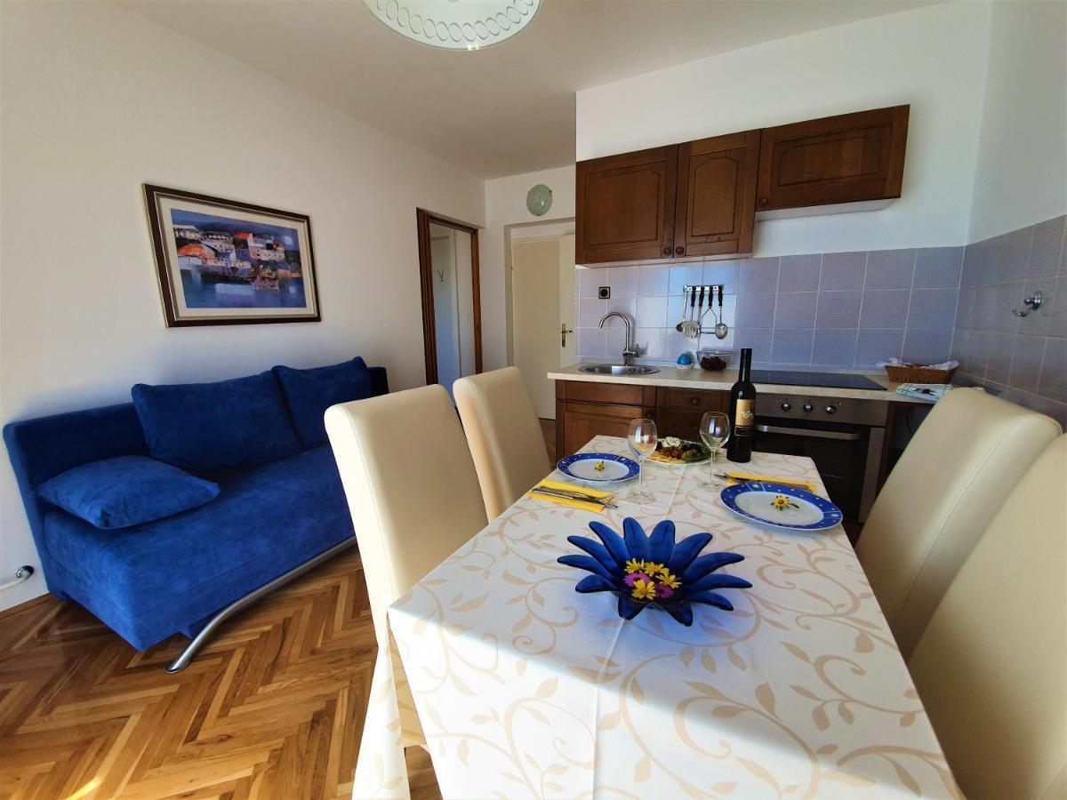F• R• I• E• N• D• S• Bed & Breakfast โนวาลยา ภายนอก รูปภาพ