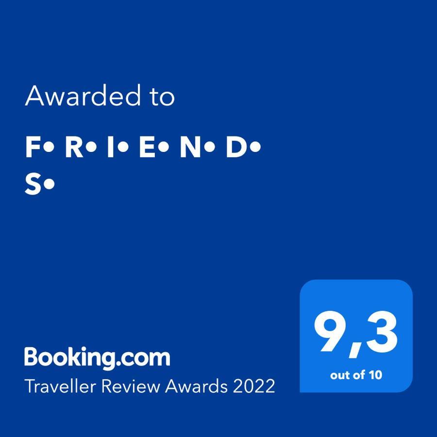 F• R• I• E• N• D• S• Bed & Breakfast โนวาลยา ภายนอก รูปภาพ